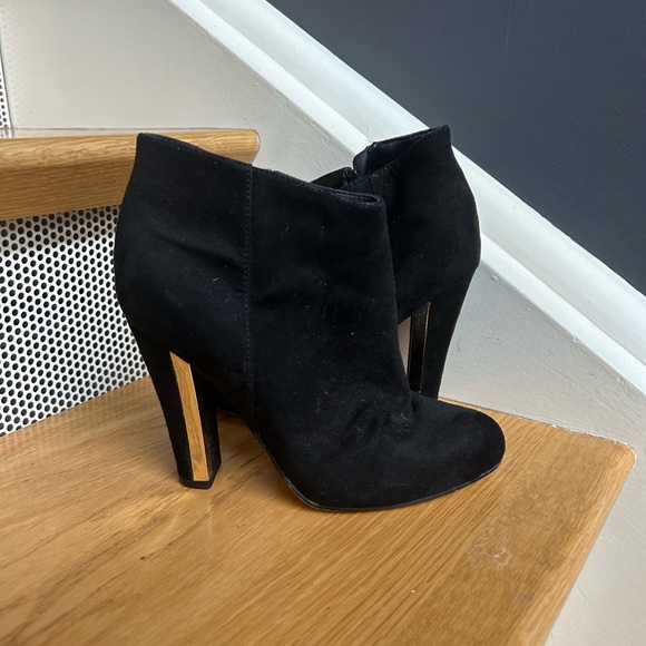 Shoes - Black boot heels
